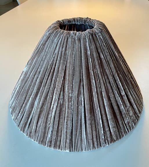 Lampskärm från Watt & Veke, krossad sammet