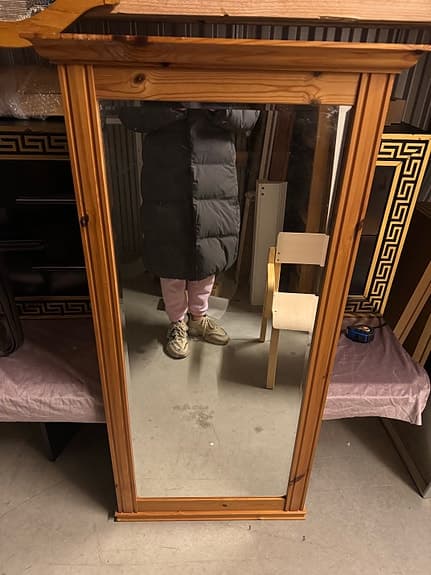 Stor spegel i massiv träram 122×54 cm