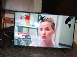Full fungerande(men DEFEKT SKÄRM) Samsung 43" smart tv