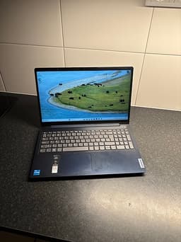 Lenovo IDEAPAD 3i (15,7) Laptop.