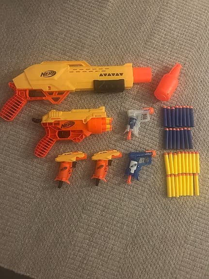 Stort Nerf-paket med 6 blasters och skott