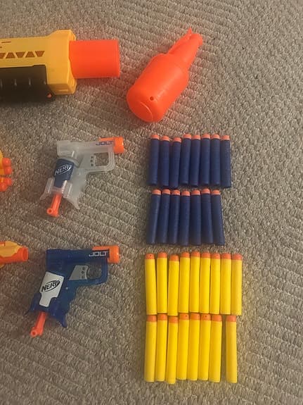 Stort Nerf-paket med 6 blasters och skott