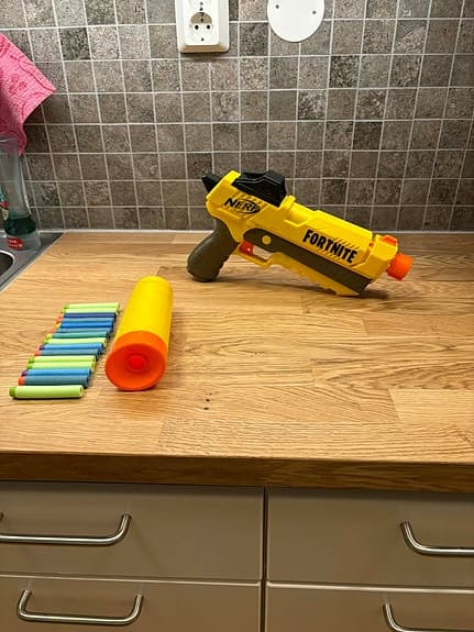 Nerf leksakspistoler och tillbehör