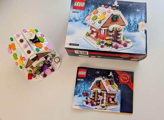 40139 - Gingerbread House