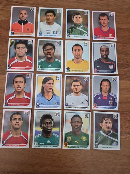B(61) ca 49 Bilder 2010 Fotboll EM Panini * Nyskick