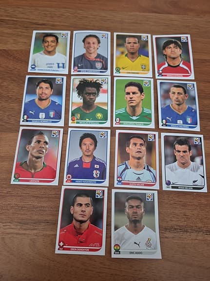 B(61) ca 49 Bilder 2010 Fotboll EM Panini * Nyskick