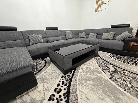 U soffa + soffbord + matta