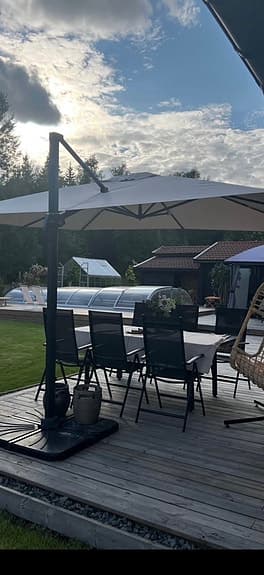 Parasol Deluxe med stativ och beige tyg, 3x4, helt ny
