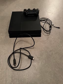 Sony Playstation 4 Spelkonsol med handkontroll och spel