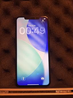 iPhone 11 Pro Max 64GB 100% batteri Laddare följer med