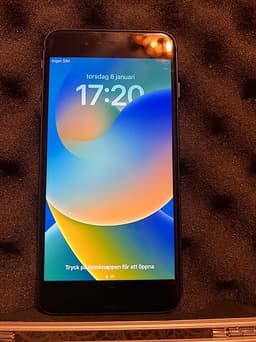 iPhone 8 PLUS 64GB 84% batteri Laddare Följer med