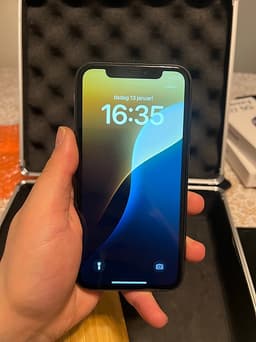 iPhone 11 64GB 83% batteri i topp skick Ny laddare följer med