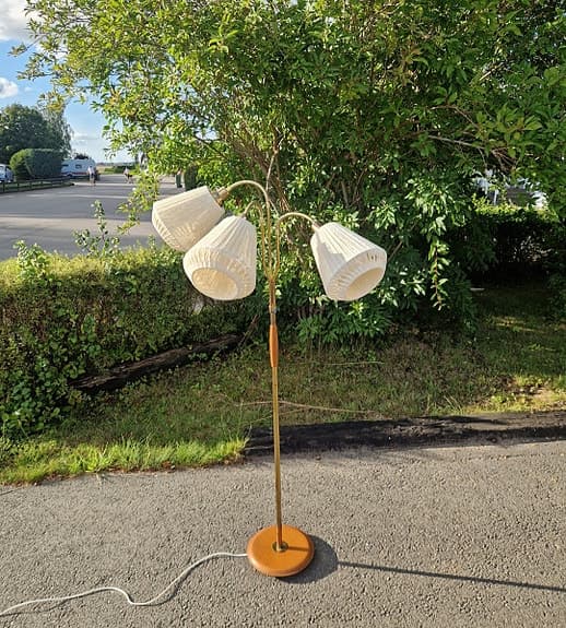 Trearmad golvlampa teak 60-tal