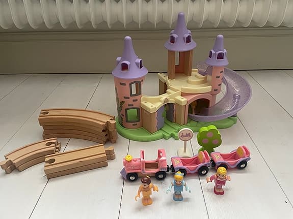 Disney Princess Slott tågbana BRIO