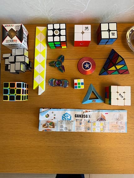 Fidget-leksaker, rubikskuber, fidgetspinners