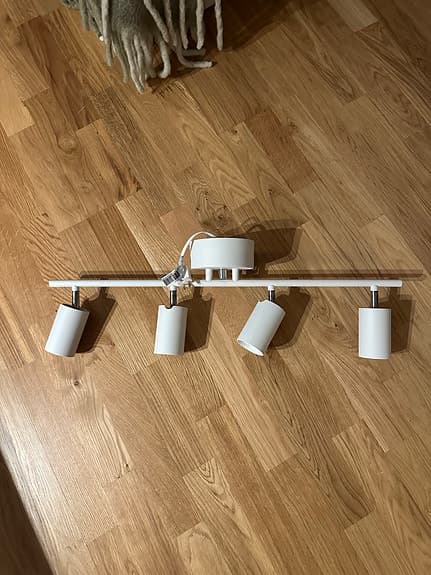 IKEA lampa med fyra spotlights vit