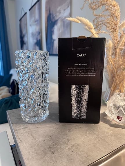 Carat stormlykta från Orrefors kan användas såväl inom- som utomhus.