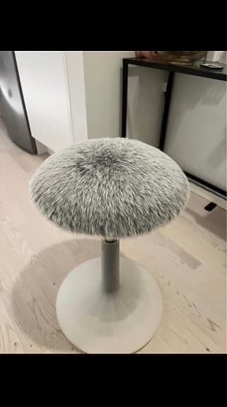 Vit pall med grå päls - måste säljas snabbt! Pris kan diskuteras