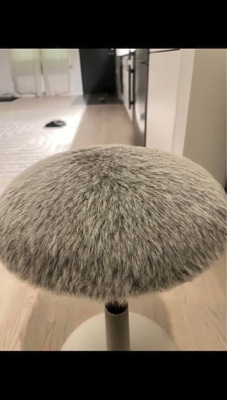 Vit pall med grå päls - måste säljas snabbt! Pris kan diskuteras
