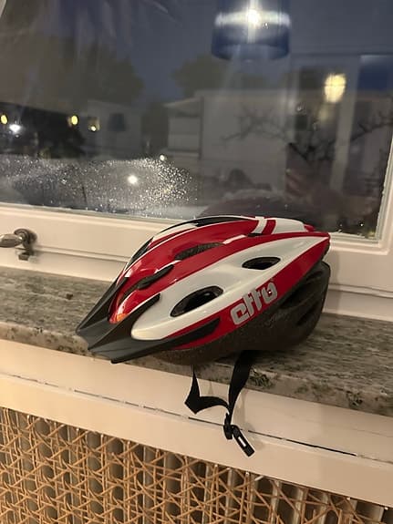 Etto Cykelhjälm röd och vit storlek S/M