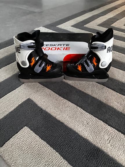 ICESKATE ROOKIE BARN SKRIDSKOR FYNDAS BORT