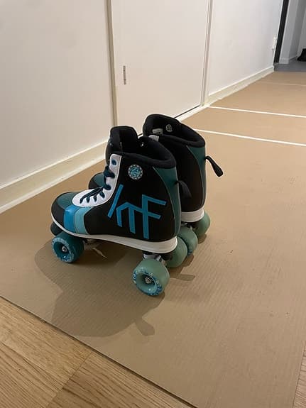 KF Rullskridskor storlek 41 blå och svart