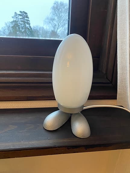 Charmig Dino Egg Table