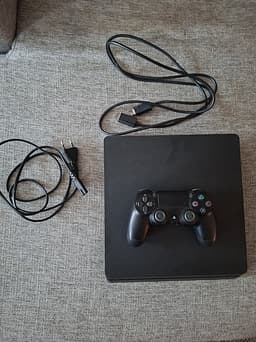 Sony Playstation 4 Spelkonsol med handkontroll och kablar