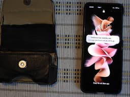 Mobiltelefon Samsung Z-flip med fodral