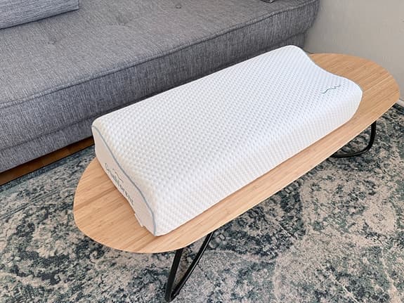 Kudde i memory foam, nyskick, 70 x 35 cm