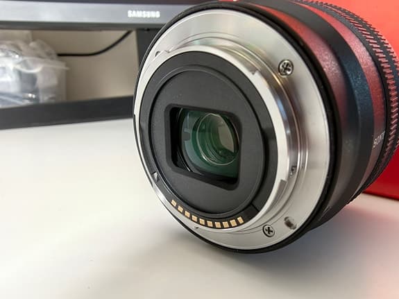 Sony E PZ 10–20mm f/4 G – APS-C – Sony E-fattning – i nyskick