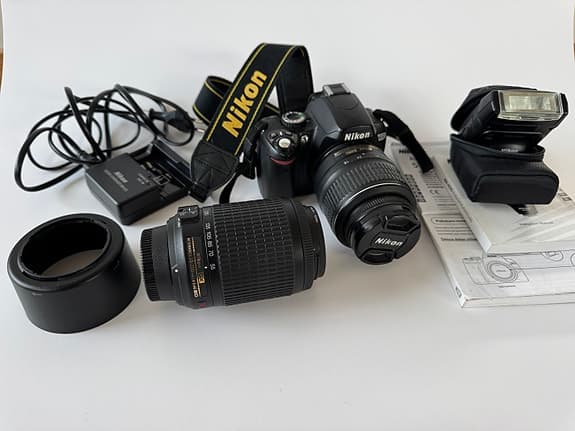 Nikon D60, Digital SLR-kamera med två zoom-objektiv och tillbehör