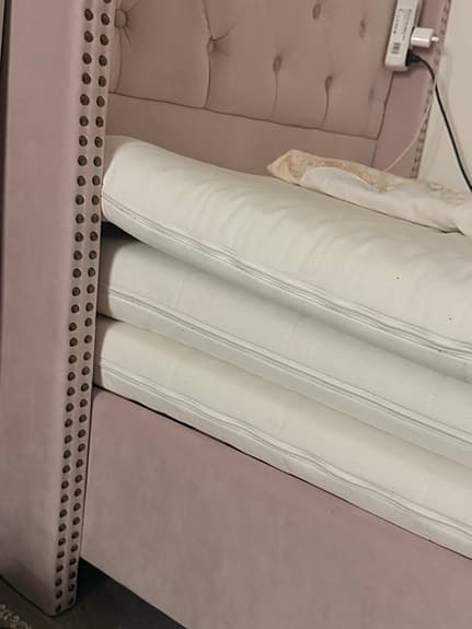 IKEA säng med stoppat sänggavel