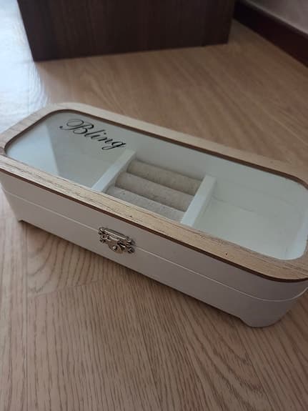 Elegant smyckeskrin