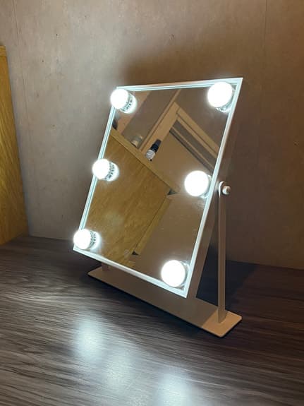 Sminkspegel med LED-belysning - Nyskick & Proffsljus