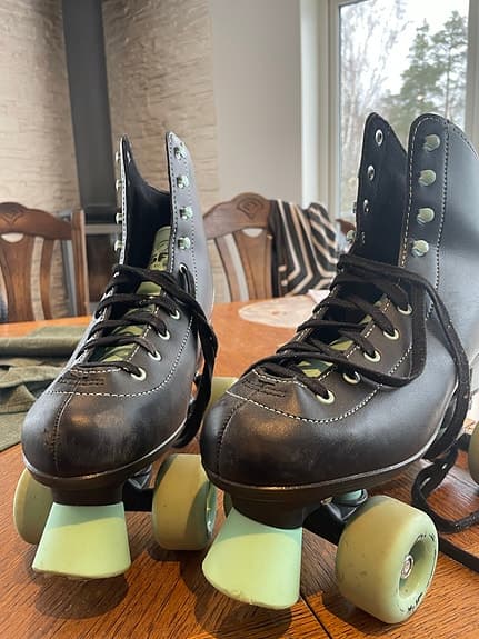 SFR Rullskridskor storlek 40 svart