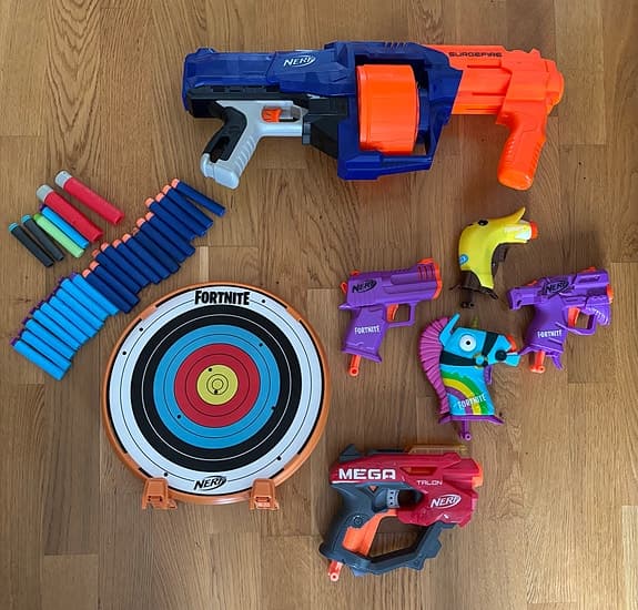 Nerf, olika pistoler och tillbehör