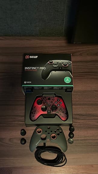 Scuf Instinct Pro Xbox Spelkontroll med Magma faceplate