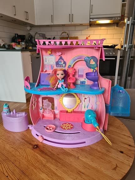 Mattel Nickelodeon Sunny Day – Sunny’s Fan-tastic Salon Playset