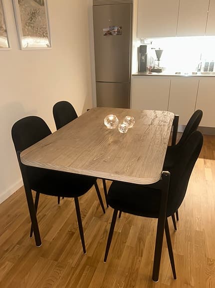 Matbord och stolar