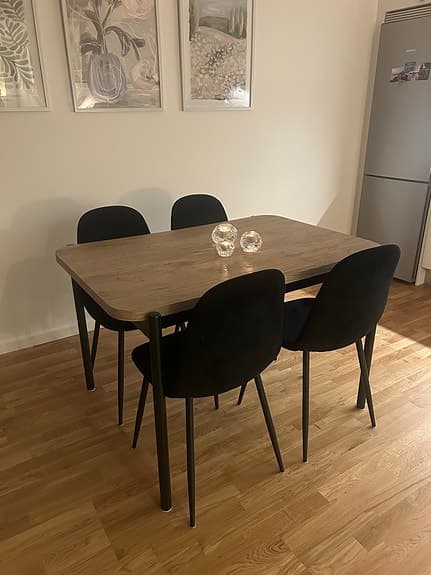 Matbord och stolar