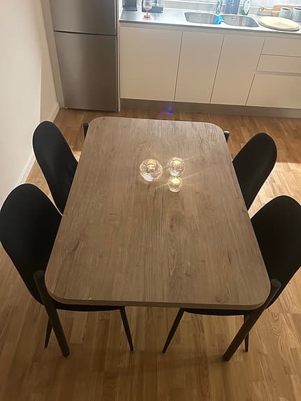 Matbord och stolar