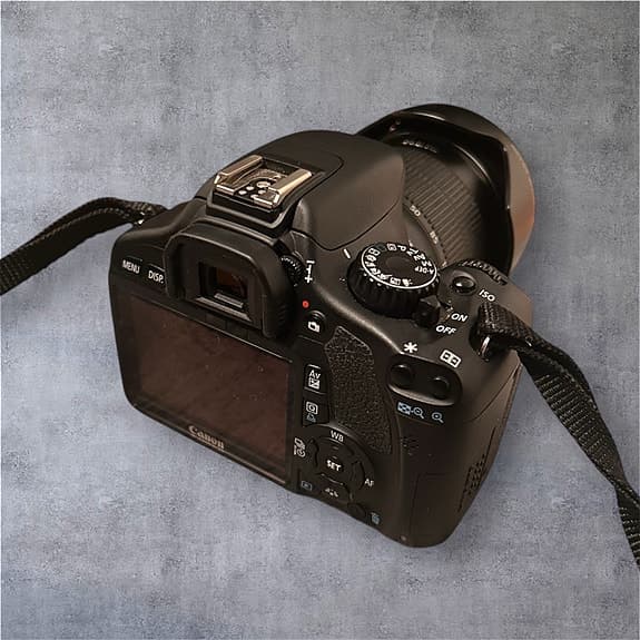 Canon EOS 550D + 18 - 135mm + 270EX