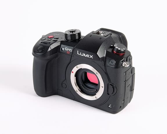 Panasonic Lumix GH5S nyskick med tillbehör