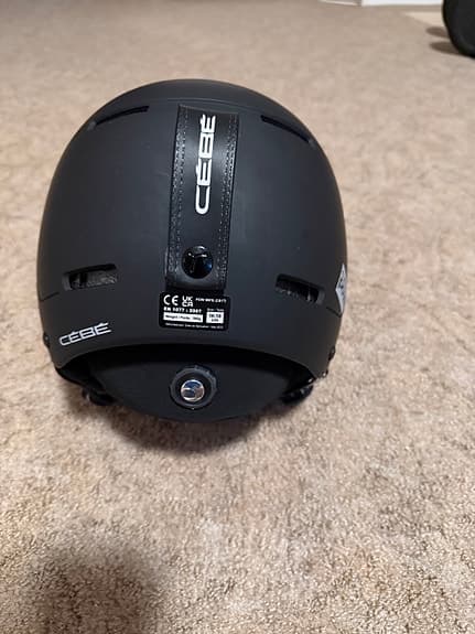 Büri och CEBE Skidhjälmar mix röd, blå, svart