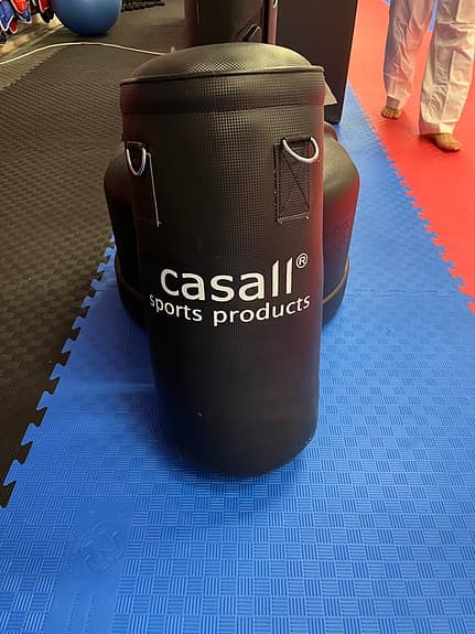 Casall Boxningssäck med väggfäste svart