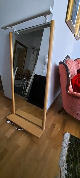Stor Spegel med lampa och med hylla. Utan fel, i perfekt skick som NY!