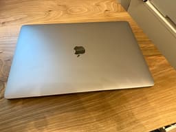Apple Macbook Pro 15” 2018 – i7/16GB RAM / 500GB SSD