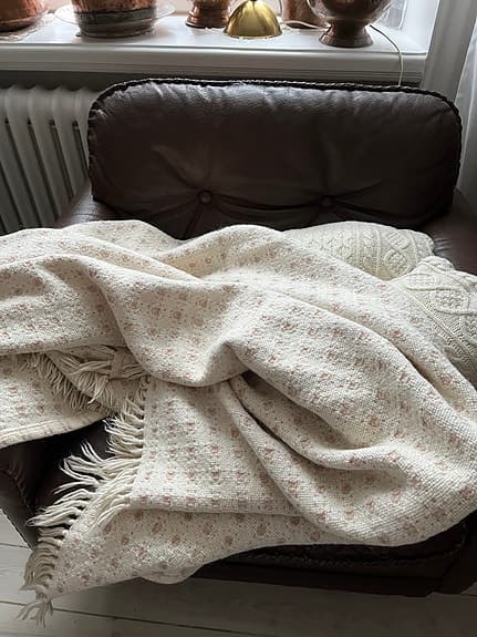 Yllepläd med handgjorda yllekuddar