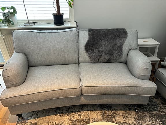 Howard classic 2-sits tygsoffa